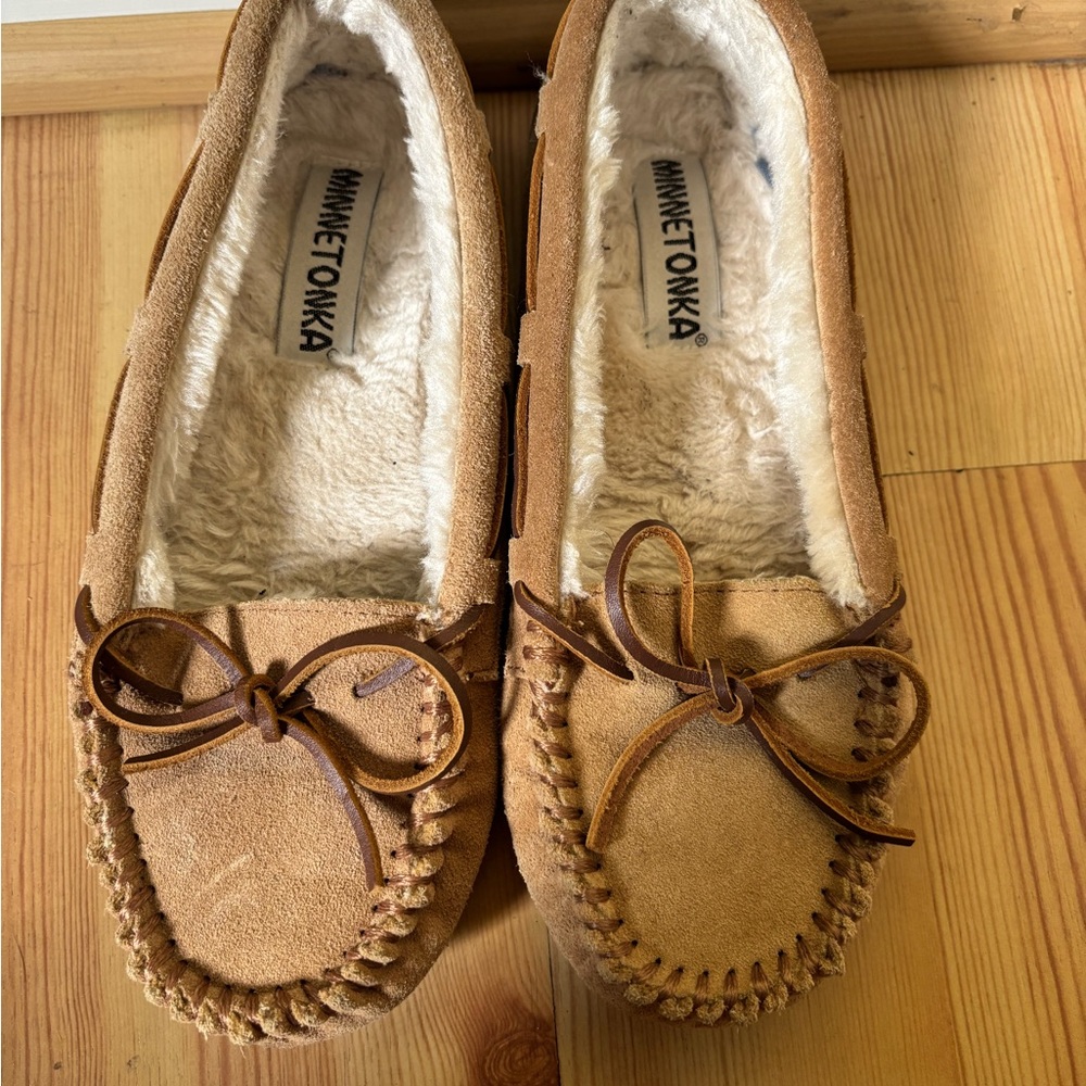 Women’s Minnetonka Brown Suede Moccasins with Bow